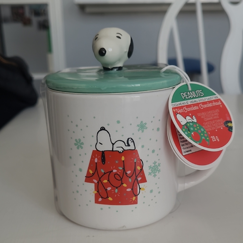 Peanuts Hot Chocolate Mug Set with Green and Red Accents